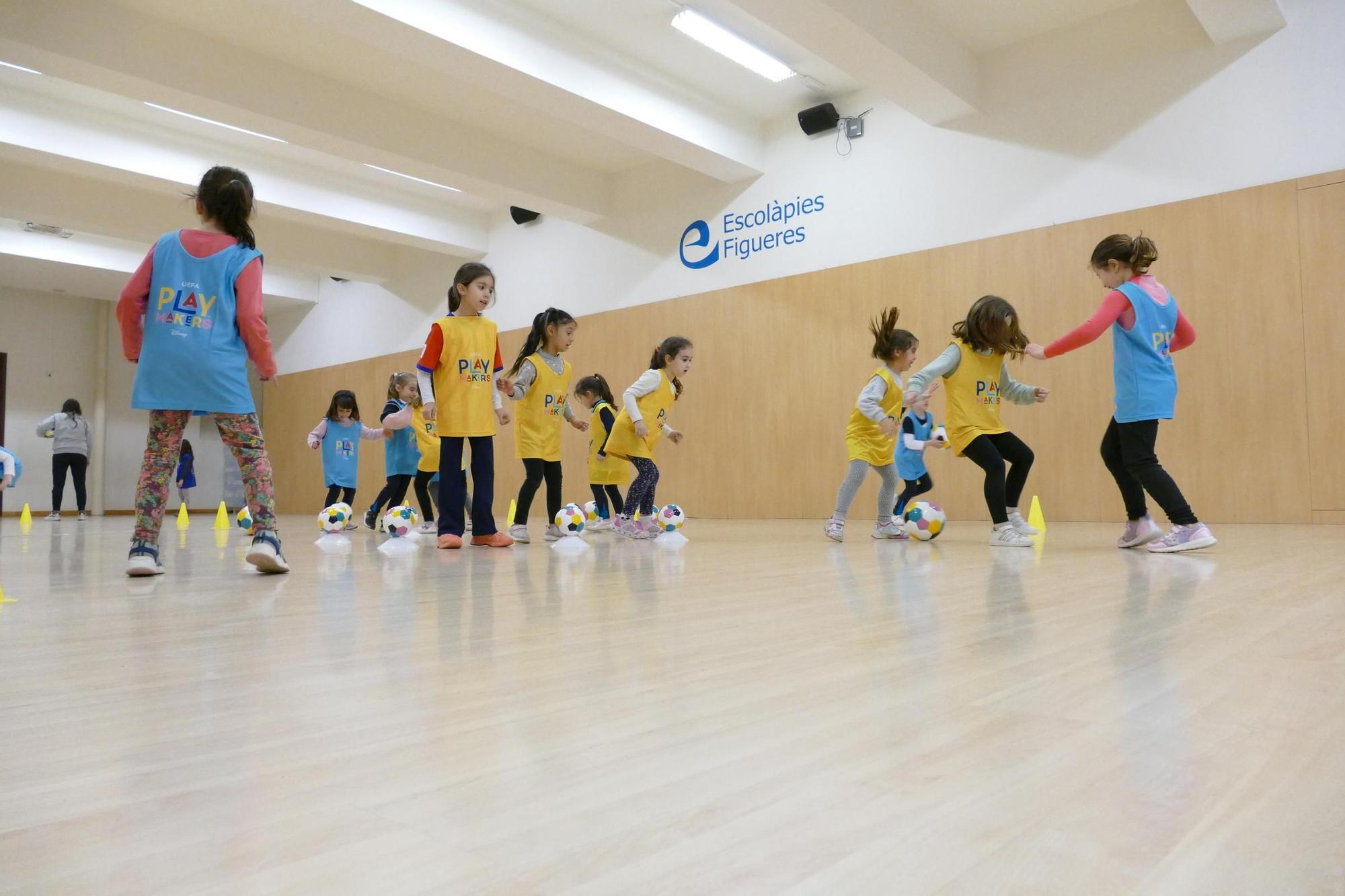 Escolàpies Figueres impulsa el futbol femení amb el projecte Playmakers de la UEFA i Disney