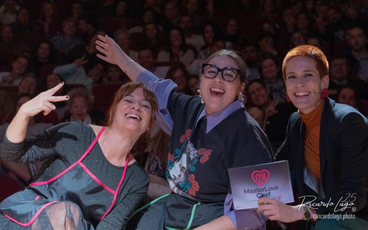 Las tres participantes de la obra, que también involucra al público.
