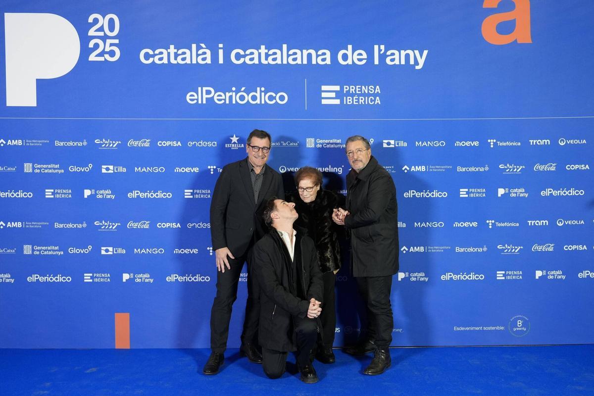Barcelona 24/11/2025 Català i catalana de l’any 2025 En la foto, de izda a dcha: Josep Roca, Montserrat Fontané, Joan Roca, Jordi Roca Fotografía de Ferran Nadeu
