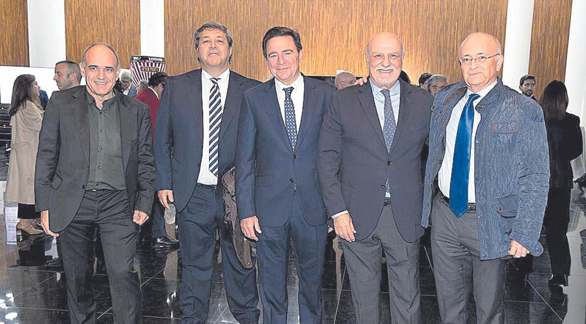 José Antonio Martínez, periodista de INFORMACIÓN; el juez decano de Alicante, César Martínez; el presidente de la Audiencia, Juan Carlos Cerón, y el magistrado de Tribunal Supremo, Vicente Magro.
