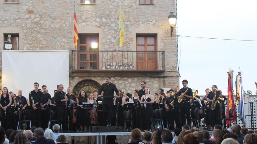 La Unión Musical Santa Cecilia de Enguera reúne a más de 300 personas en un exitoso concierto