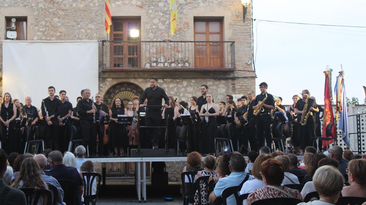 Concierto de las bandas de Enguera y Abarán en la localidad de la Canal.