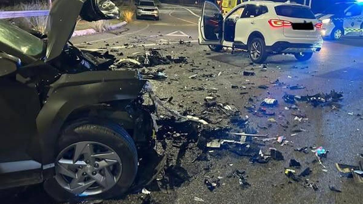 Estado en el que quedaron los coches implicados en la colisión frontal en Alcúdia.