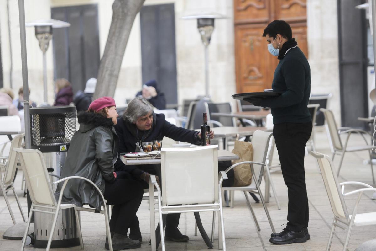 Restricciones y desescalada en la Comunitat Valenciana: ultiman reabrir las terrazas de bares y hostelería a partir del 1 de marzo.