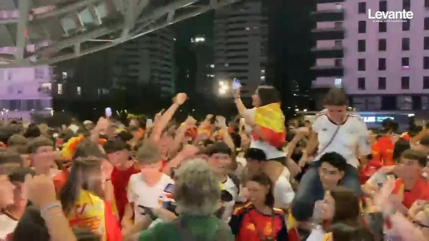 Así ha celebrado la afición el pase a la final del Mundial en el Roig Arena