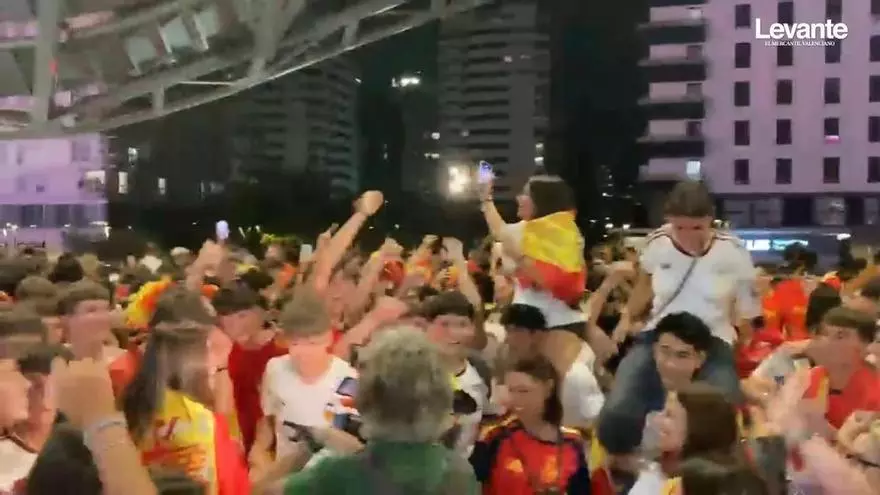 Así ha celebrado la afición el pase a la final del Mundial en el Roig Arena