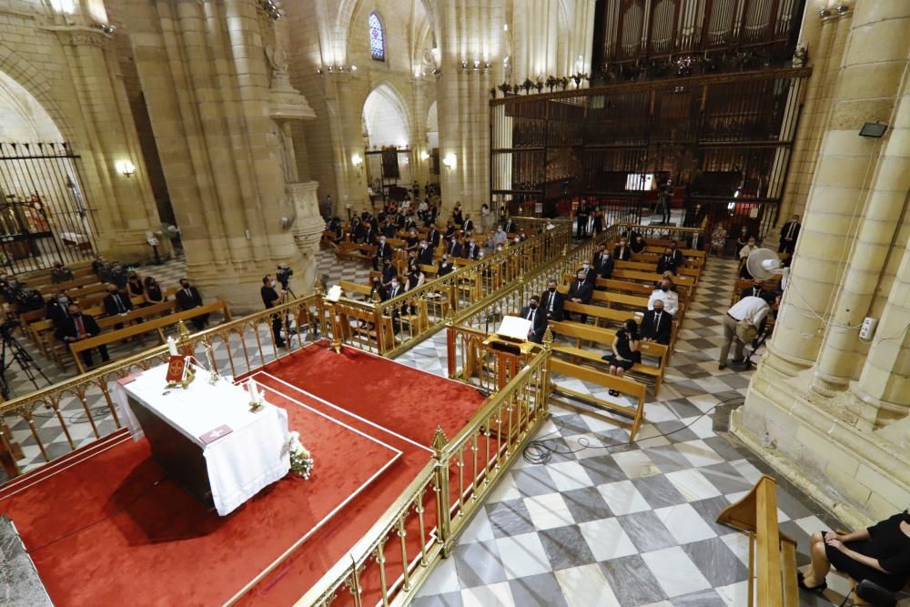 Misa en honor a los fallecidos por coronavirus en la Catedral