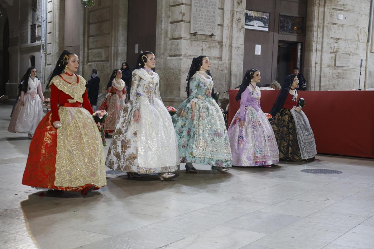 Todas las fotos de la ofrenda del 18 de marzo por la calle San Vicente hasta la 00:30 horas Todas las fotos de la ofrenda del 18 de marzo por la calle San Vicente hasta la 00:30 horas