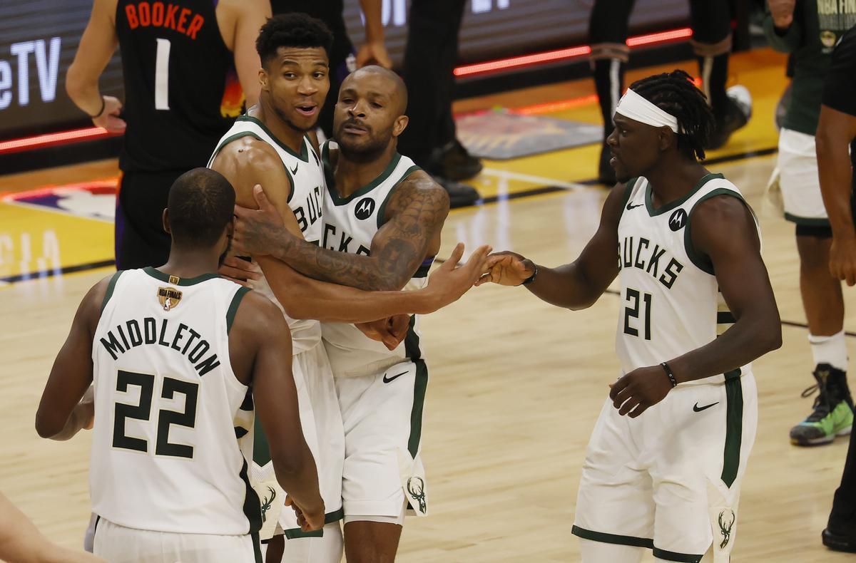 Els Bucks tomben els Suns i estan a una victòria de l’anell Els Bucks tomben els Suns i estan a una victòria de l’anell