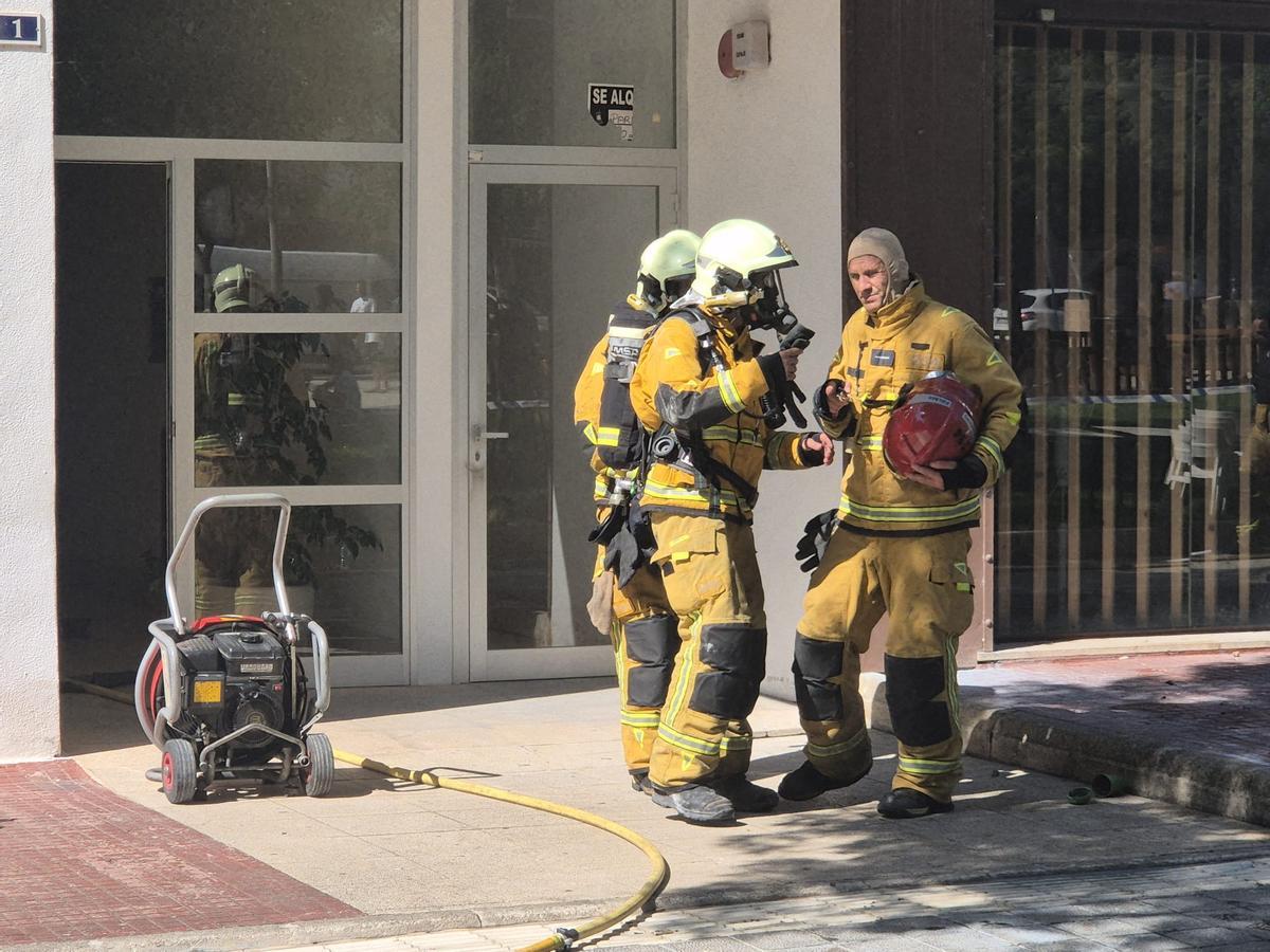 Desalojan un edificio de La Vileta por un incendio en una primera planta