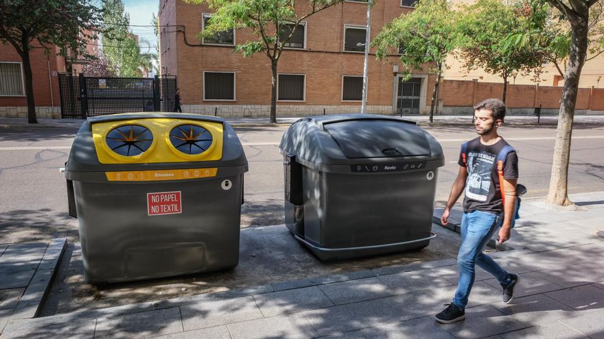 El horario para poder tirar la basura en Badajoz se adelanta a las 19.00 horas en invierno