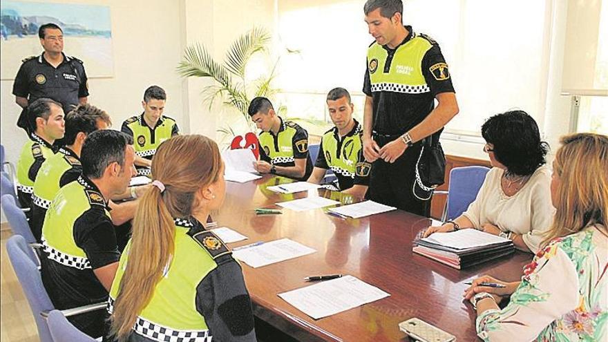 Los cambios de la ley seguirán vetando a los policías estivales