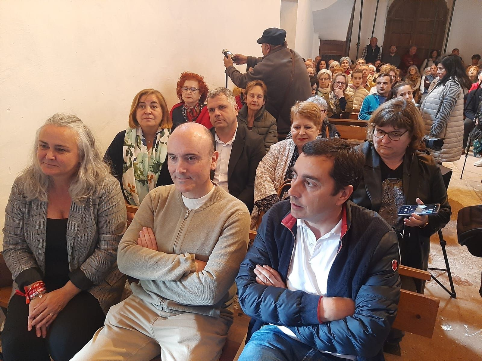 Lleno total en el estreno de la rota medieval de Arlós con la Orquesta de Cámara de Siero y Héctor Braga