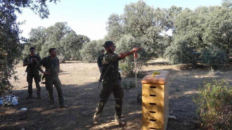 Militares, en Monte la Reina.