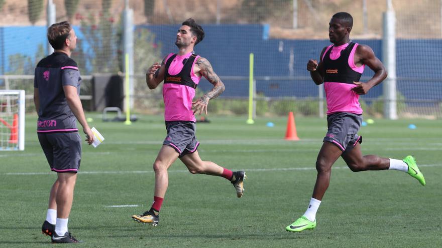 Lerman, a la derecha, en un entrenamiento del Levante.