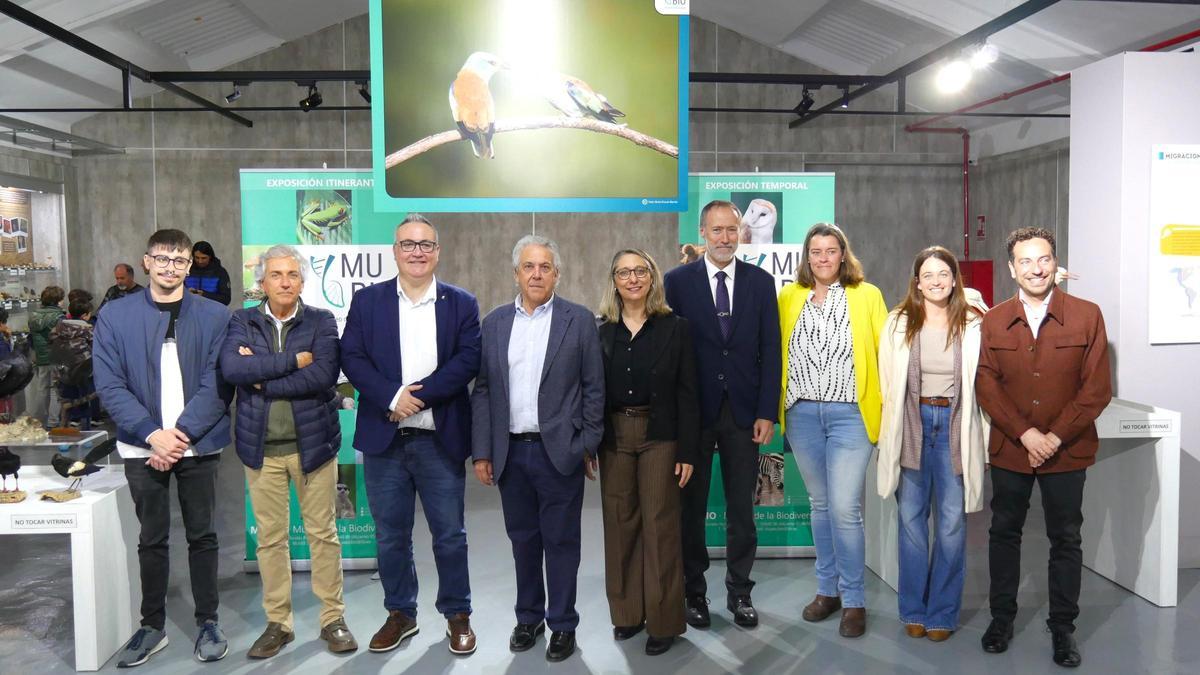 Autoridades durante el acto institucional del vigésimo aniversario del MUBIO. De izq. a dcha.: Elio Verdú, Raúl Mérida, Sergio Carrasco, Eduardo Galante, María Jesús Pastor, José Luis Casas, Blanca Navarro, Aitana García y Raúl Ruiz.