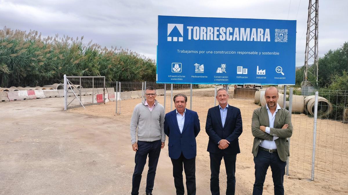 Los directivos de Torrescámara, en Oliva.