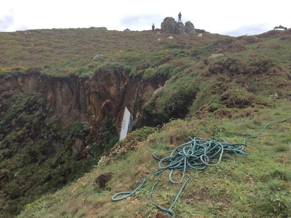 Rescatan la planeadora del hombre muerto en Cangas