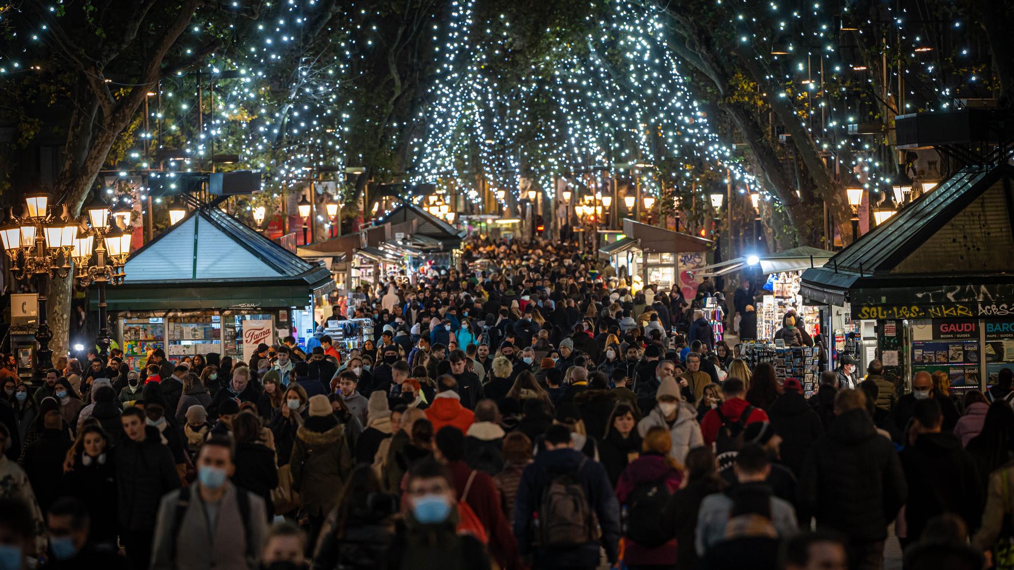 La Rambla, vestida de Navidad, este sábado por la tarde.