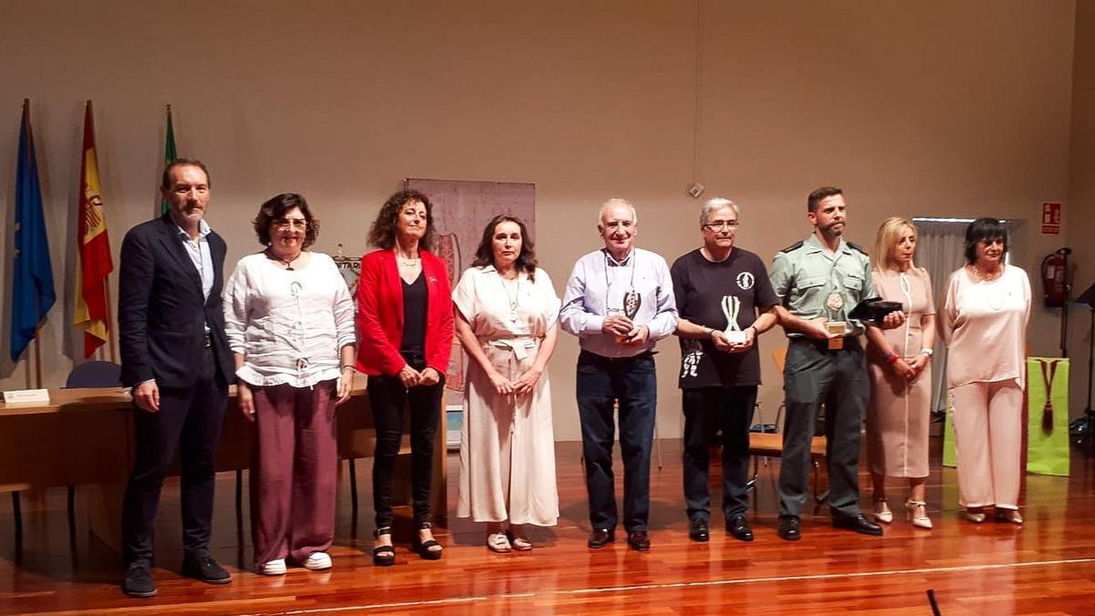 Premiados y organizadores, en la entrega de los galardones de los Humanitarios de Moreda.
