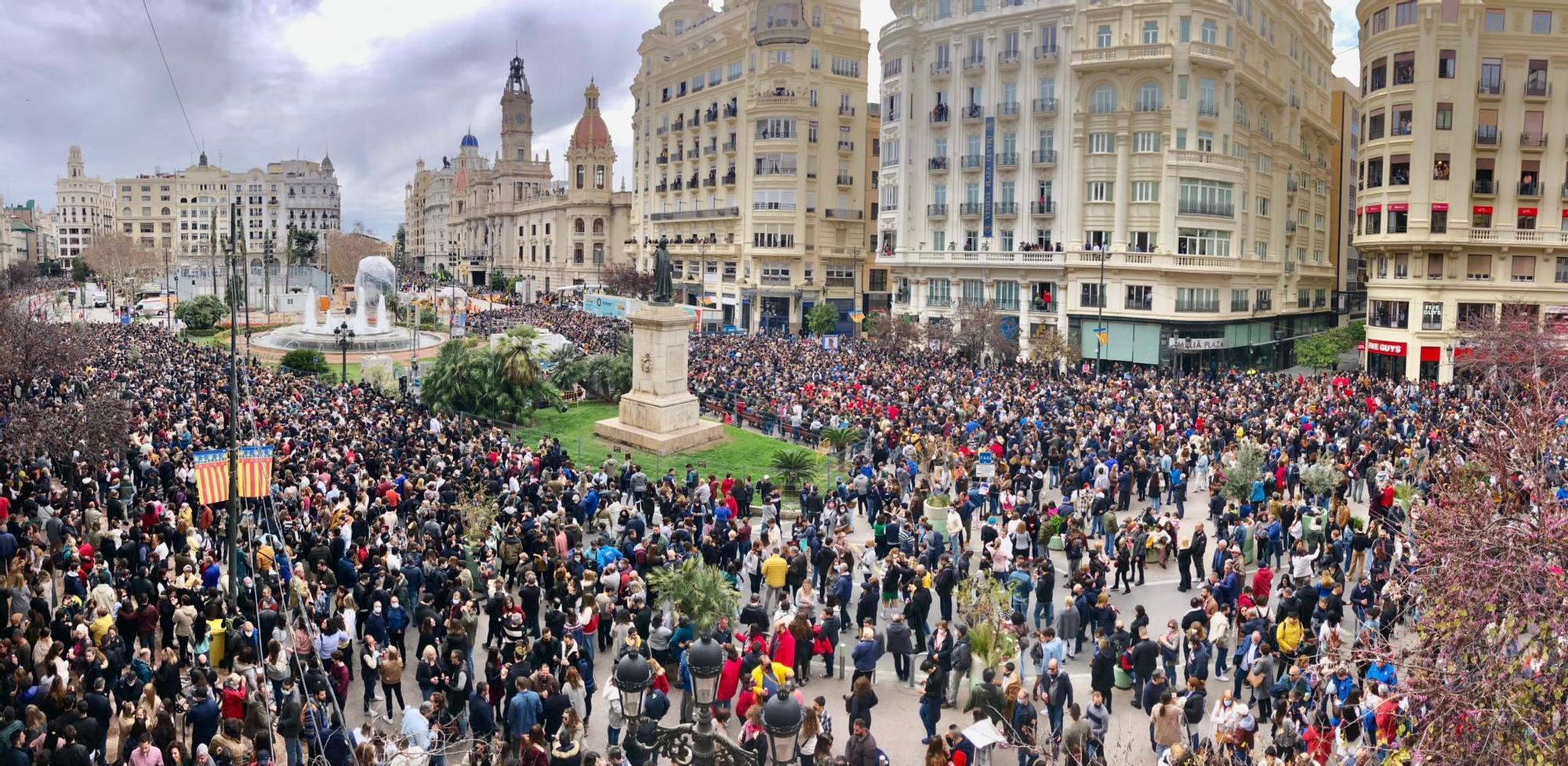 La mascletà con los colores de Ucrania, en imágenes