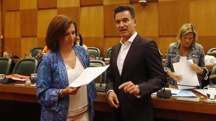 La vicealcaldesa, Sara Fernández, junto al concejal de Urbanismo, Víctor Serrano.