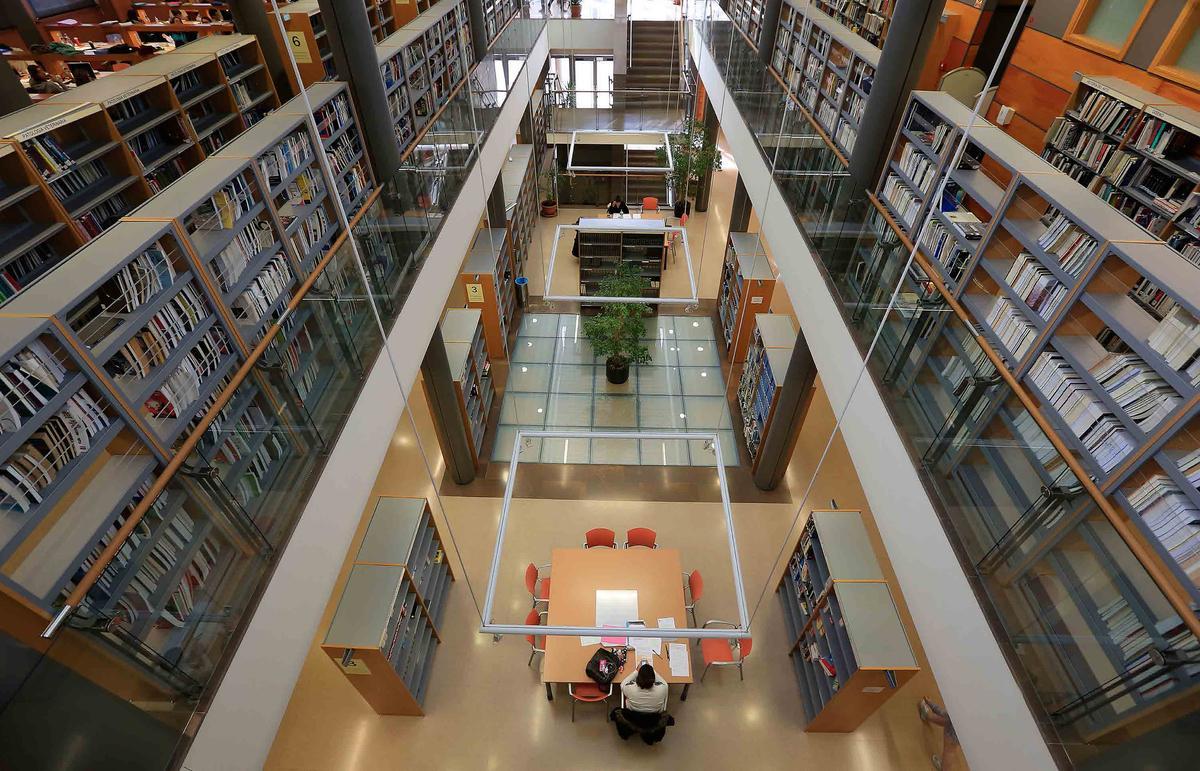 Biblioteca de la Universidad Cardenal Herrera-CEU, en el campus de Alfara del Patriarca.