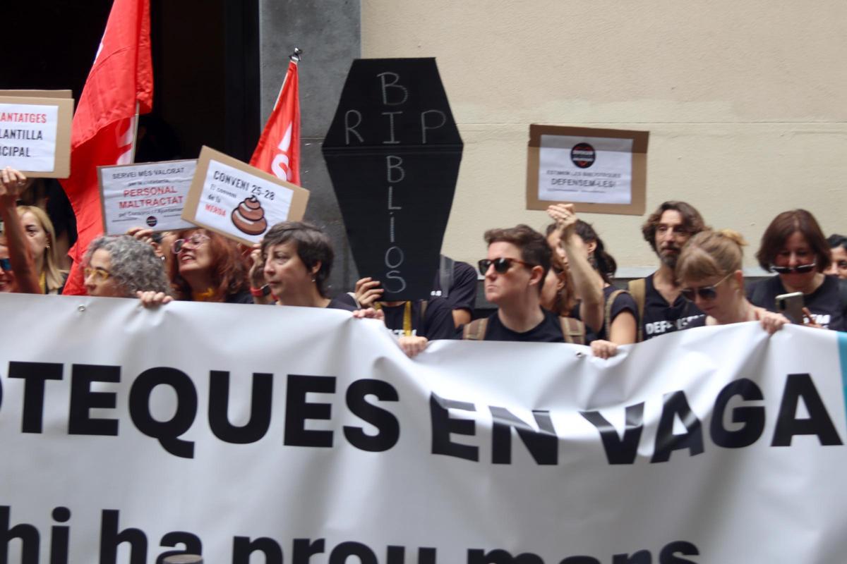 Les imatges de la vaga dels treballadors de biblioteques Les imatges de la vaga dels treballadors de biblioteques