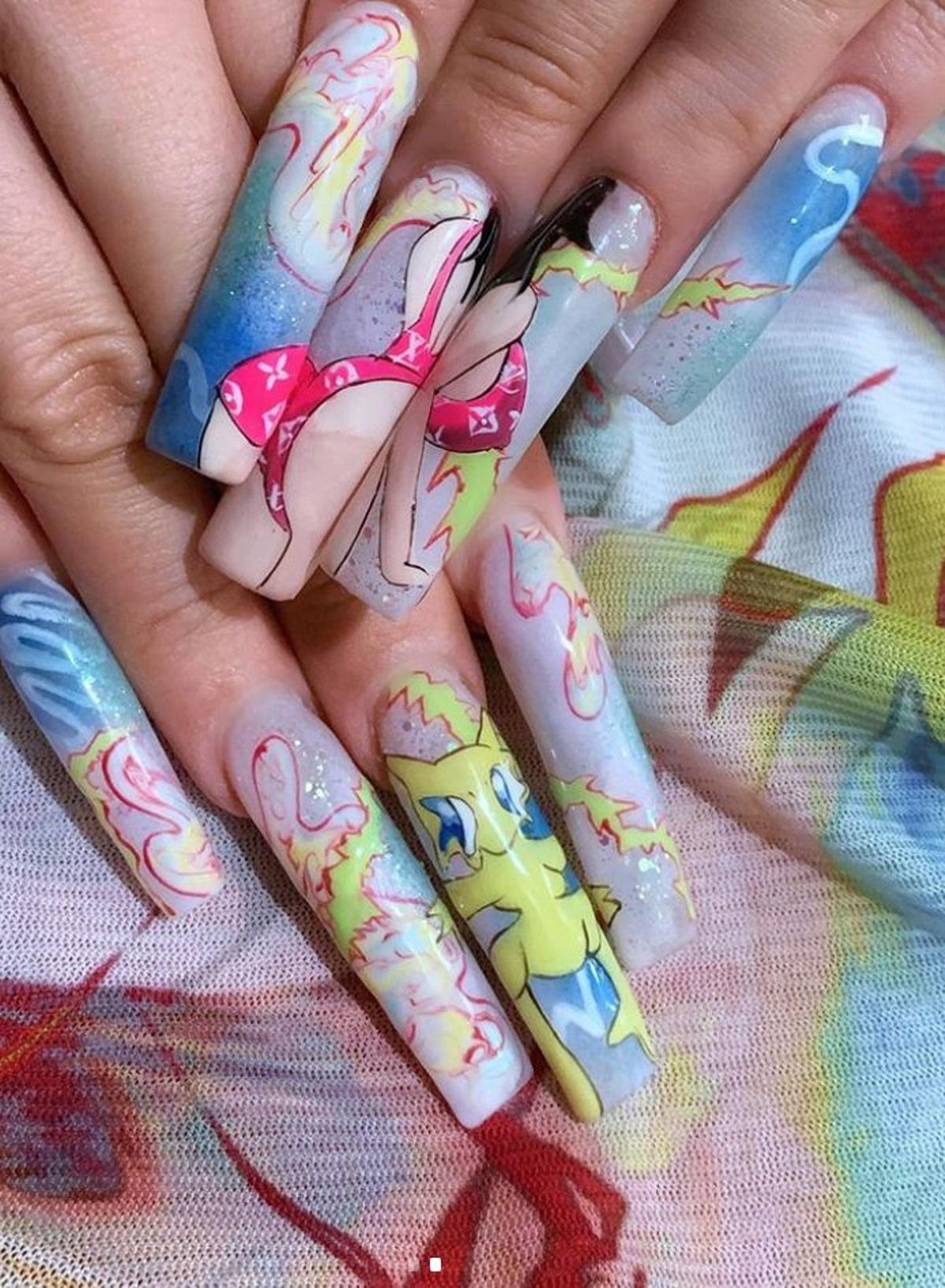 Manicura de Rosalía inspirada en dibujos animados asiáticos