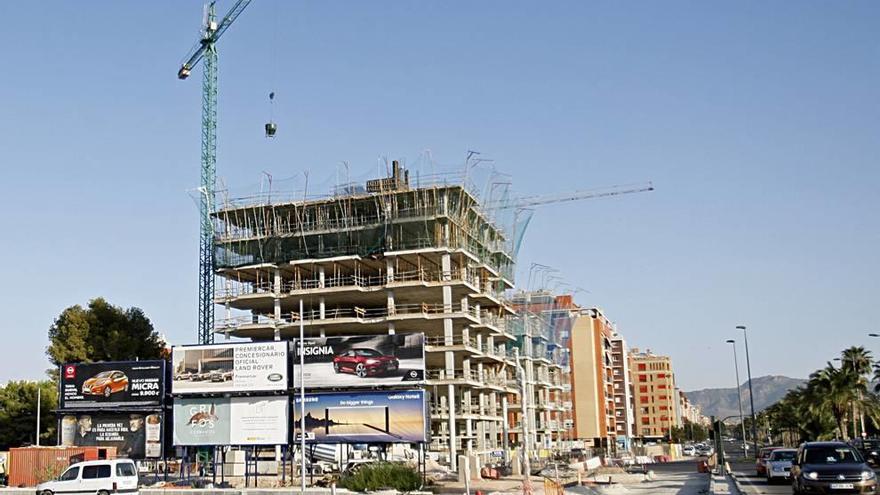 Viviendas en construcción en Juan Carlos I, en Murcia, una de las zonas en las que más pisos se están haciendo actualmente.