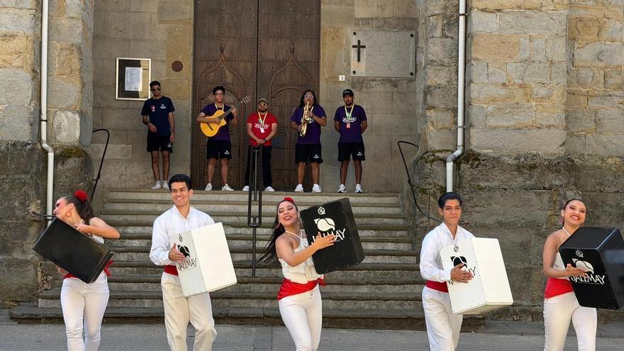 Arrenca el 44è festival Ésdansa de les Preses centrat en els 50 anys del cercle de cultura tradicional Marboleny