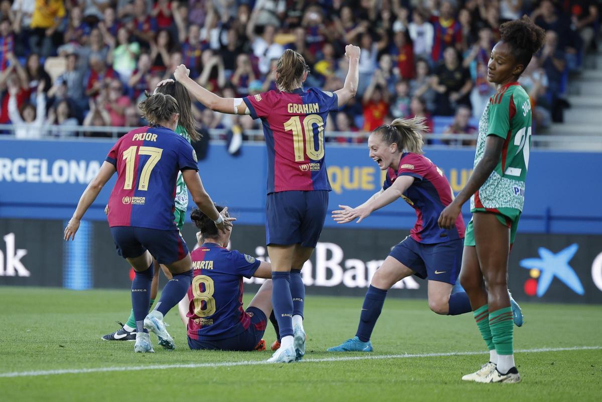 Marta Torrejón celebrando su tanto ante el Granada