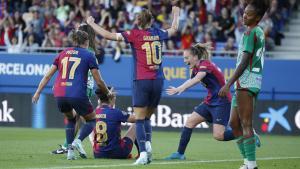 Marta Torrejón celebrando su tanto ante el Granada