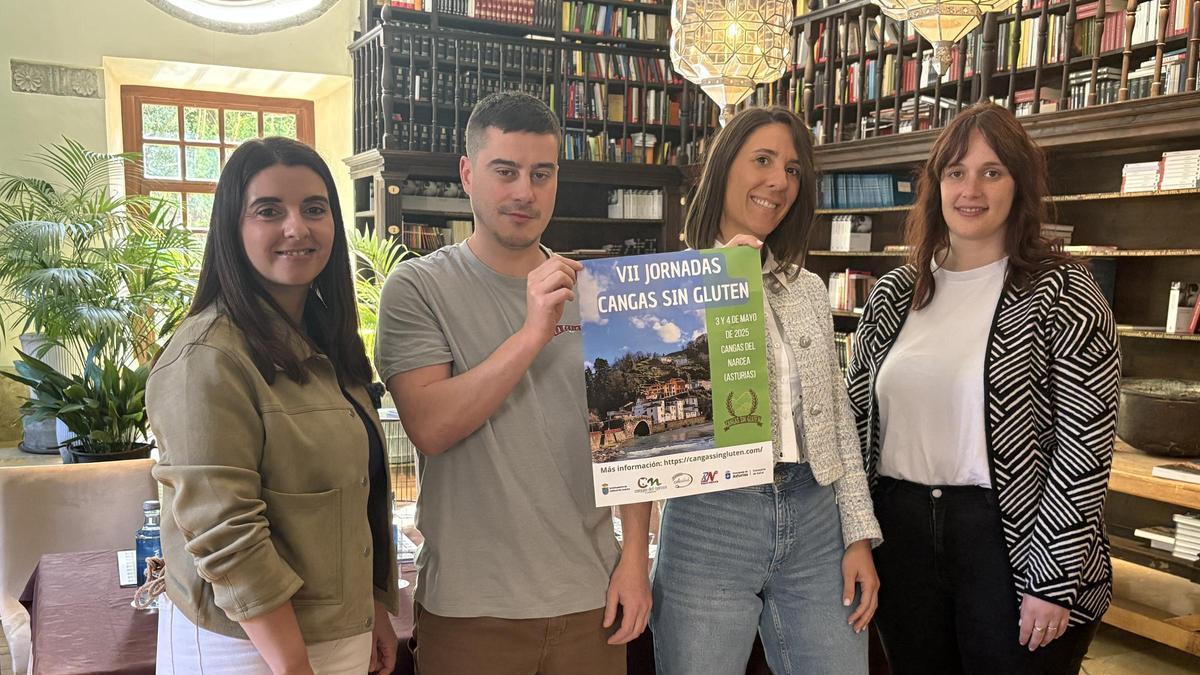 Lorena Pérez, de Celicidad, el hostelero Pablo Huerta, la ediles Alba García y Tania Rodríguez, en la presentación de las jornadas.