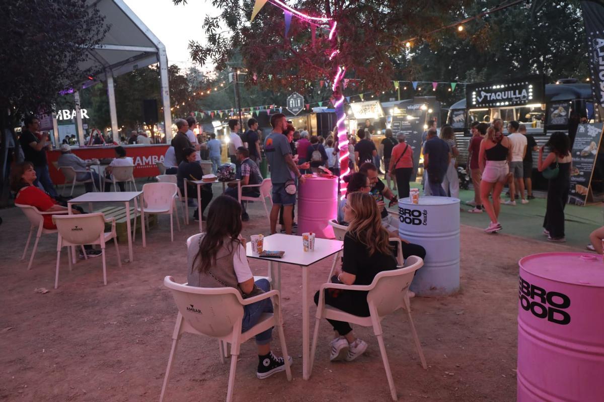 Buen rollo, buena comida y buena música: los tres pilares del festival Ebro Food Trucks