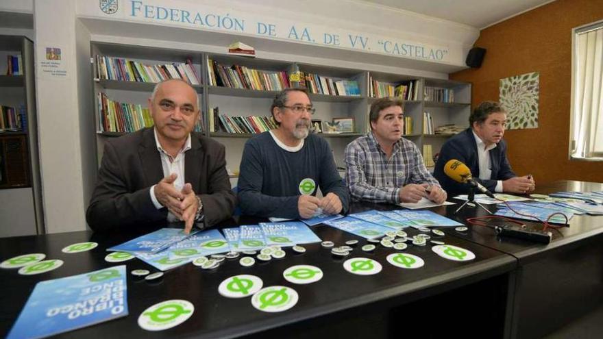 Integrantes del frente anti-Ence, al presentar su Libro Blanco contra la fábrica. // Gustavo Santos