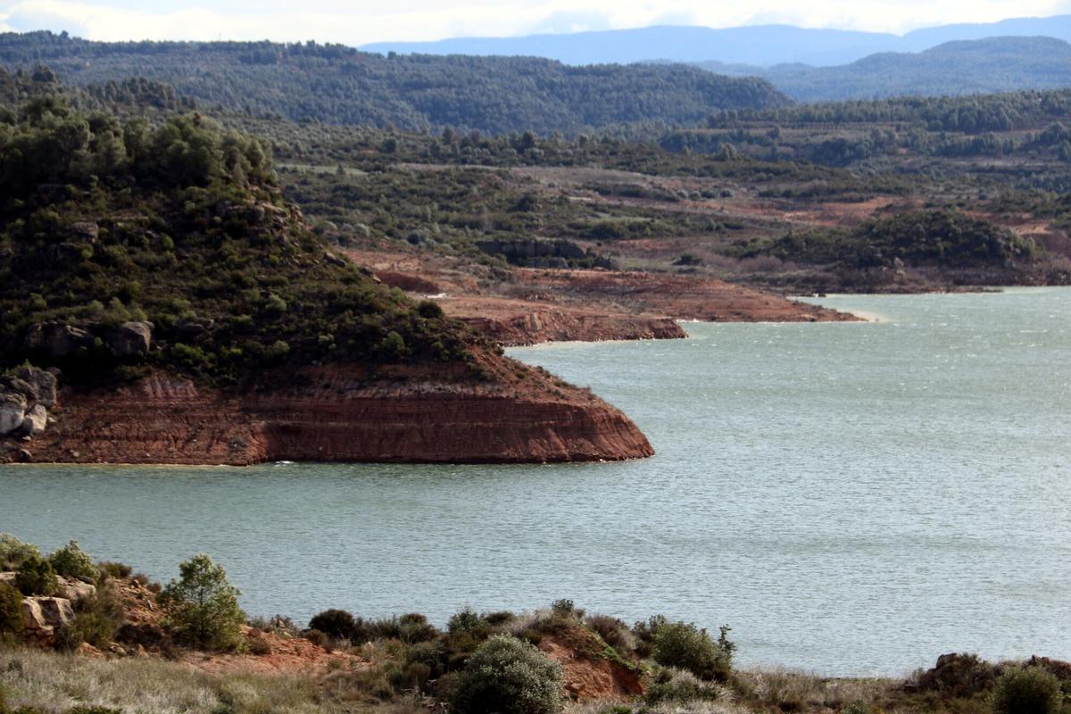 Aspecto del embalse de L'Albagés (Garrigues) el pasado lunes, en pleno proceso de llenado.