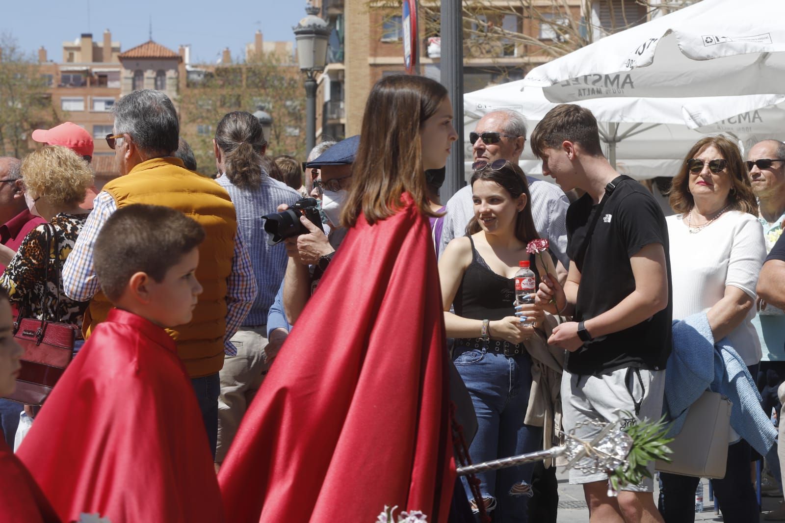 Flores y alegría para despedir la Semana Santa Marinera en el desfile de Resurrección