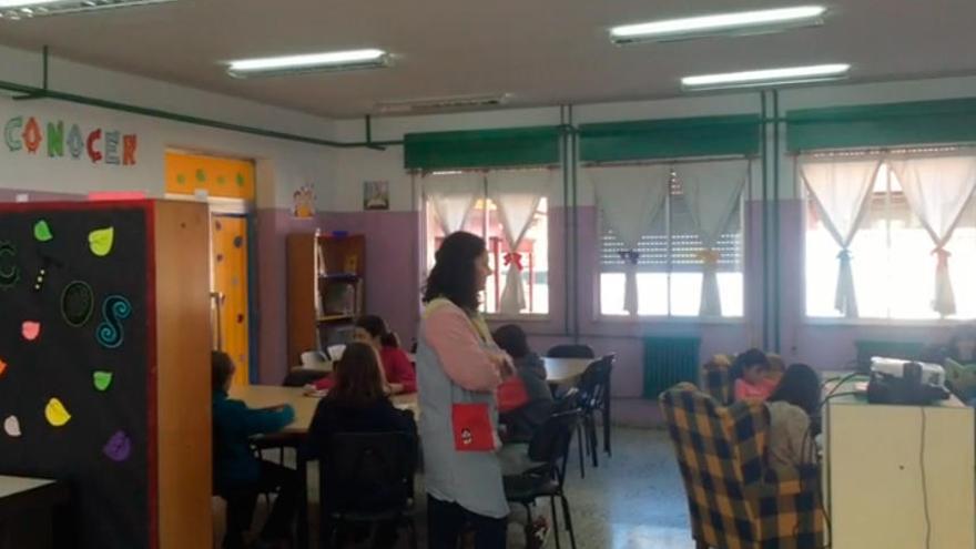 El Colegio Público de La Foz de Morcín estrena biblioteca