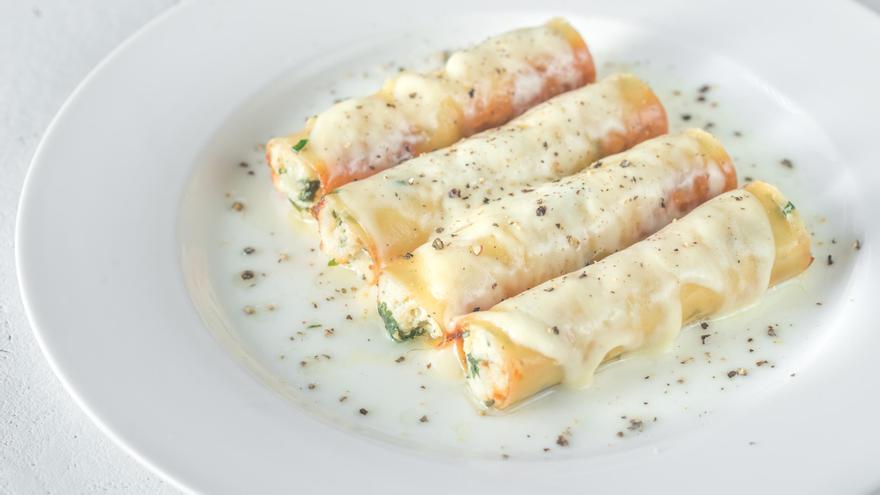 Canelones de mango y solomillo en salsa de queso de cabra y yogur