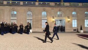 Al Khelaifi llegando a la cena con Emmanuel Macron... donde Mbappé también está invitado