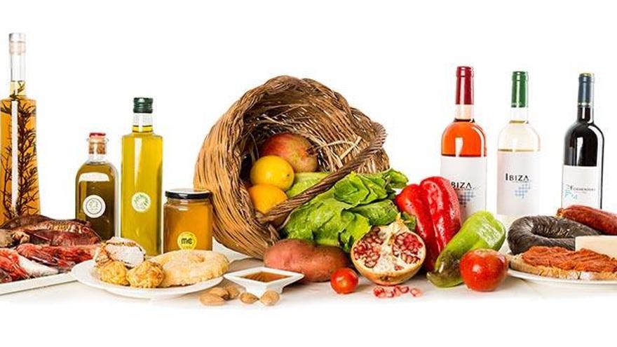 Cereales, frutas, verduras, así como pescados y aceite de oliva forman parte de la gastronomia ibicenca.