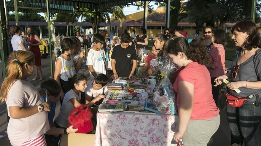 Miralbaida se vuelca con su mercadillo solidario