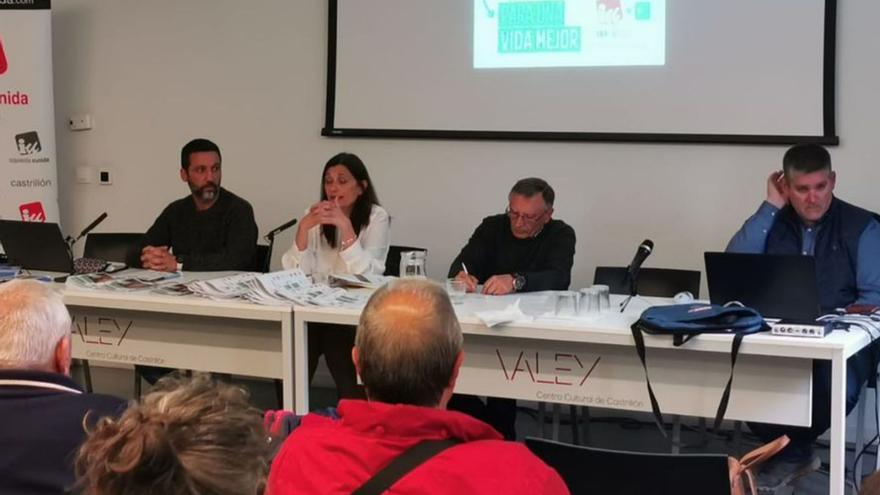 Por la izquierda, Eugenio García (Equo), Yasmina Triguero y Laureano López (IU) y Javier Espejo, coordinador de IU de Castrillón.