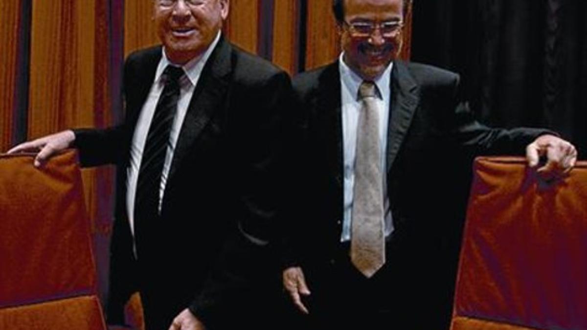 Pere Vigo, a la izquierda, en una sesión de la comisión del Parlament.