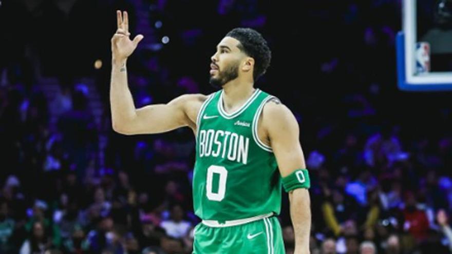 Los Boston Celtics de Hugo González encarrilan la serie ante los Philadelphia 76ers