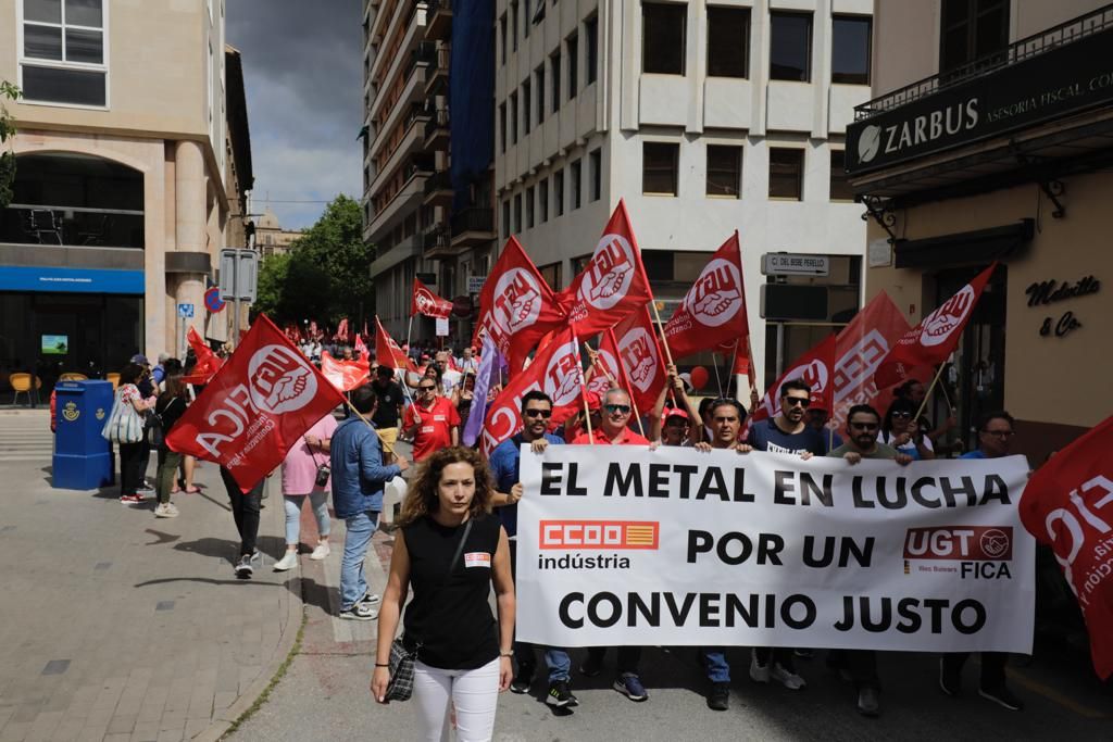 Cerca de mil personas salen a la calle por el Primero de Mayo