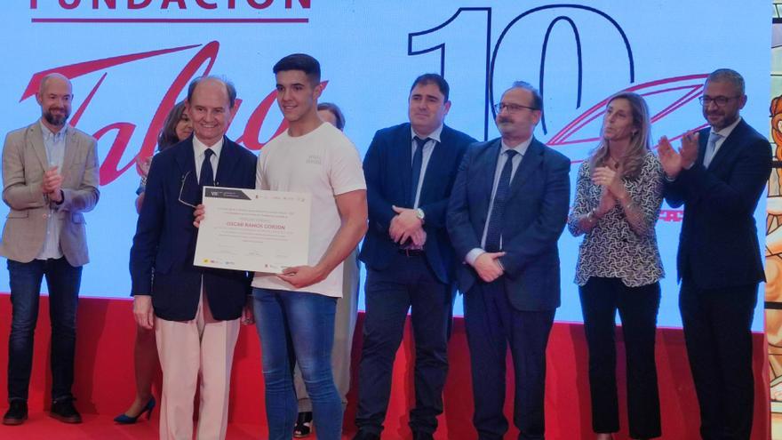 Talgo premia a un joven soldador zamorano