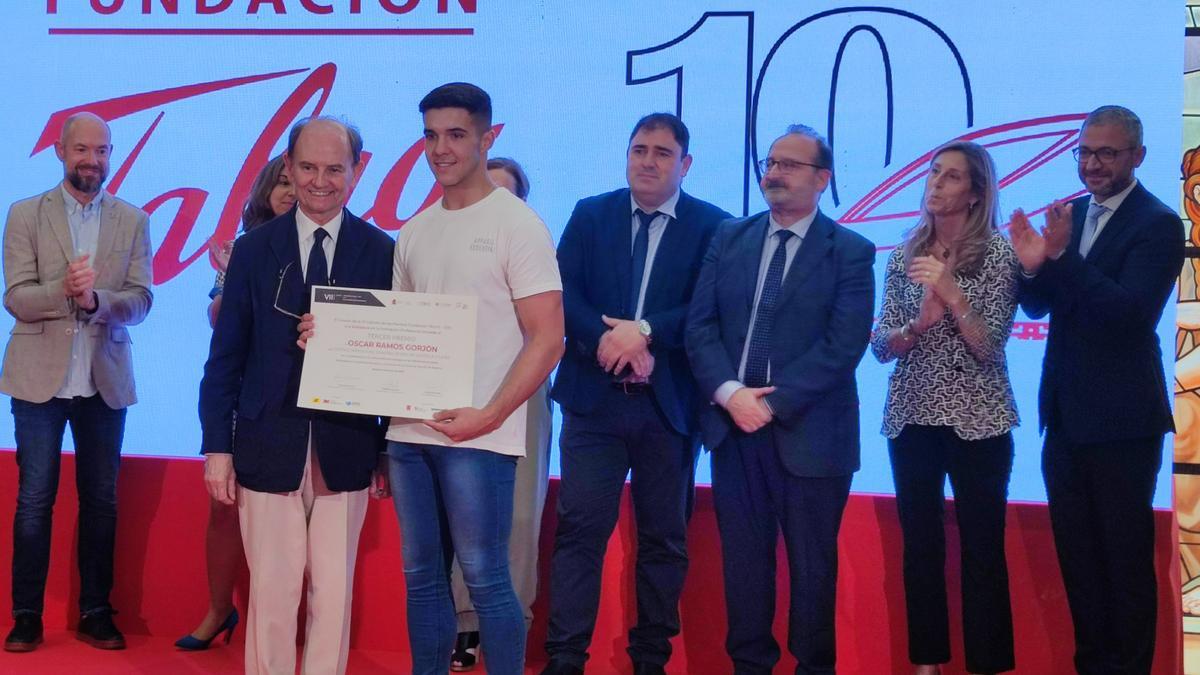 Óscar Ramos recoge el tercer premio Talgo-CSIC de soldadura