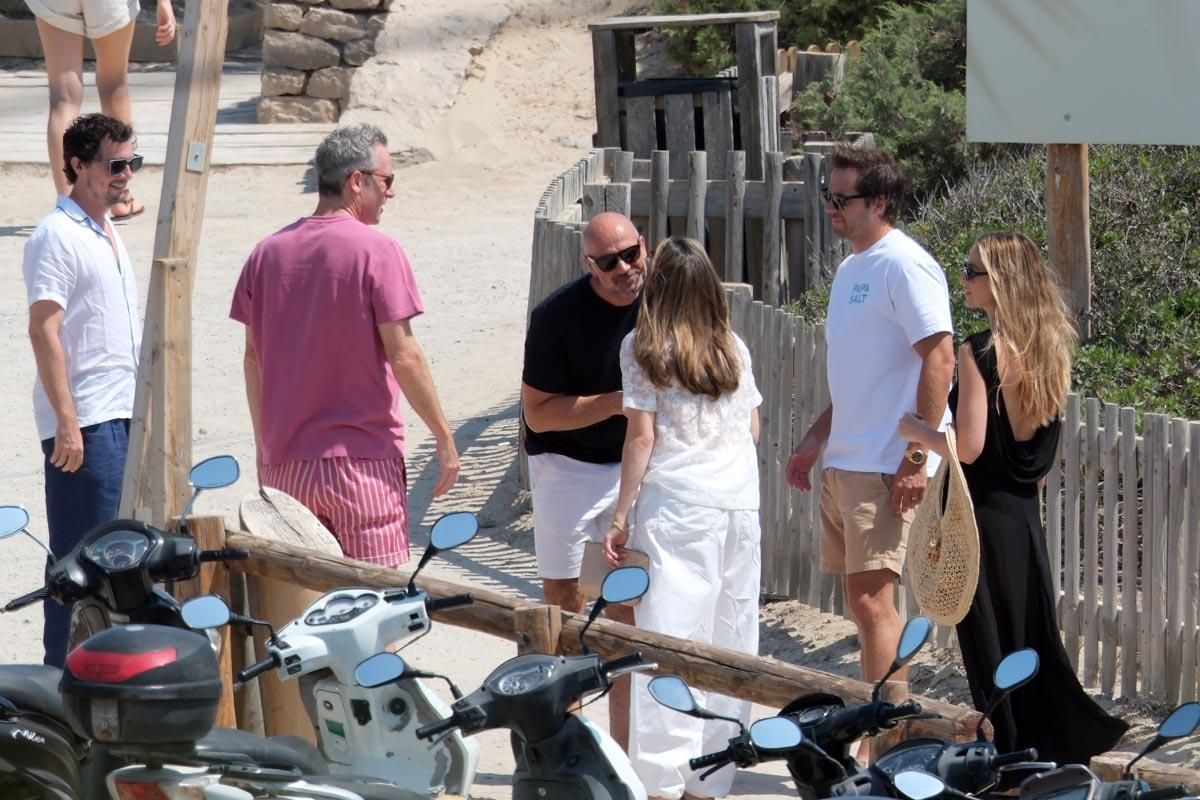 Todas las imágenes de las vacaciones de Margot Robbie en Ibiza